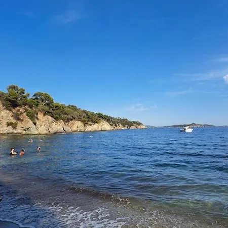 Apartment T4 65 M2, 3 A Giens Proche Village