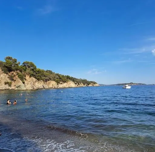 Apartment T4 65 M2, 3 A Giens Proche Village